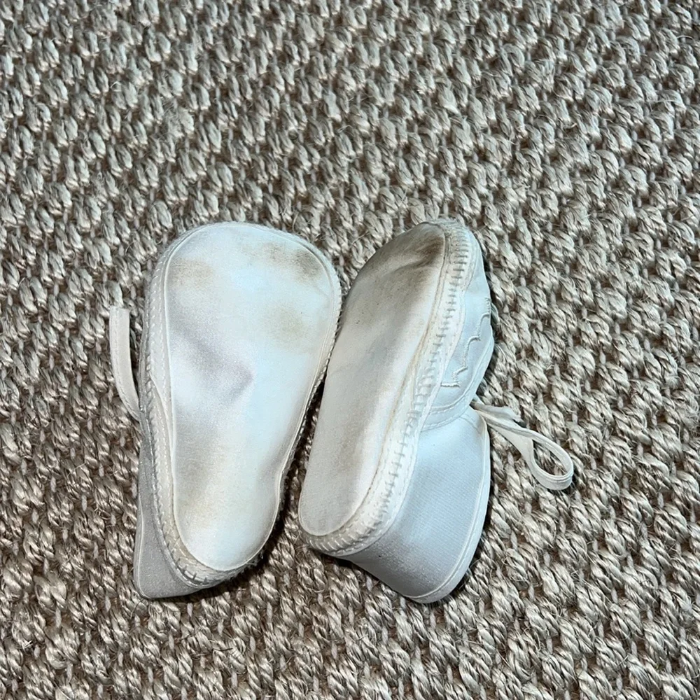 Nordstrom White Baby Walker Shoes size Newborn to 6 months